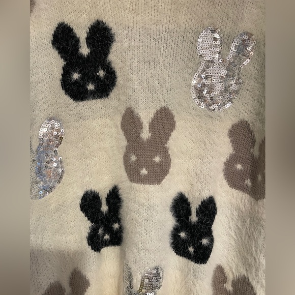 Debut - Oversized Fuzzy Bunny Sweater Size M - Picture 3 of 6